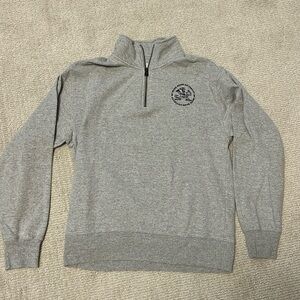 Norte Dame quarter zip size medium.